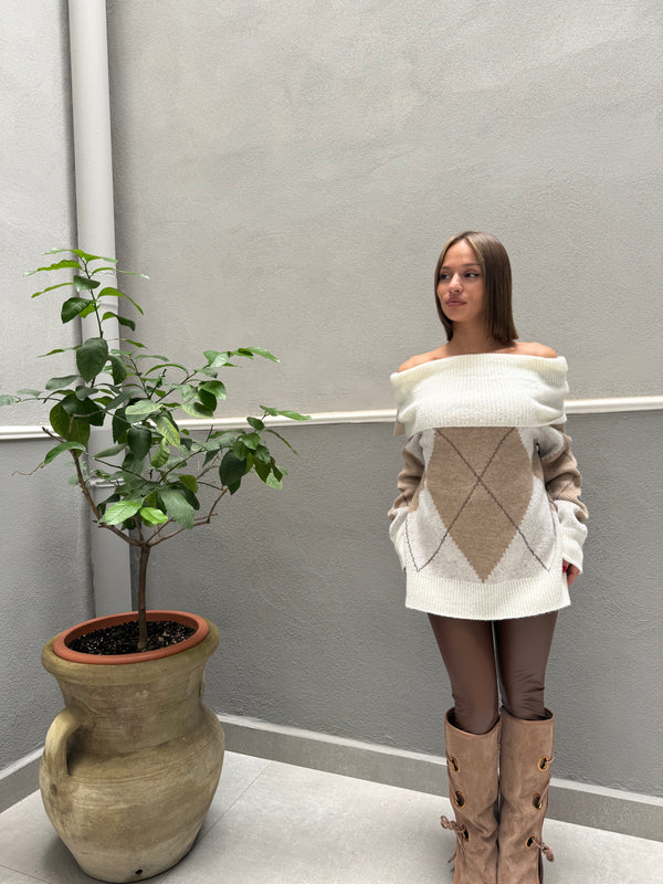 MAGLIONE QUADRI SCOLLO A BARCA